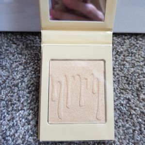 Kylie Cosmetics Makeup - Kylie Jenner highlighter Kylie Cosmetics Makeup - Kylie Jenner highlighter